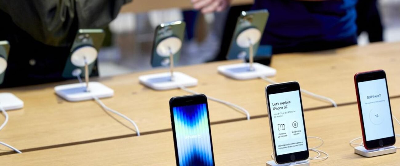Los envíos de smartphones en China cayeron en junio por exceso de reservas