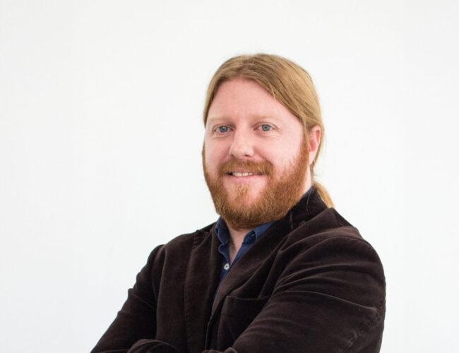 Matías Mingorance Svensson debuta con una obra poética que convierte la depresión en un acto de valentía y esperanza