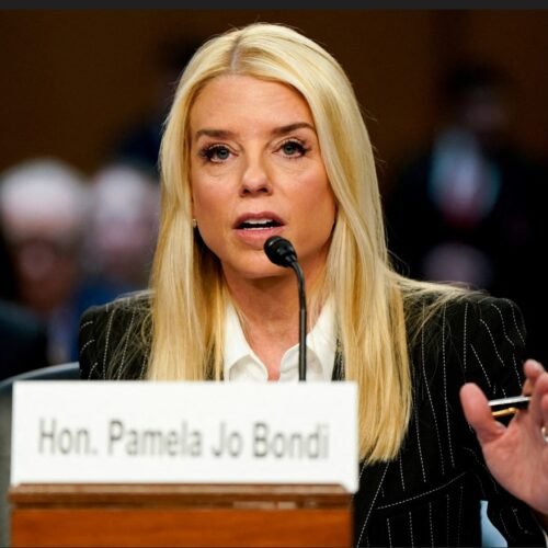 Trump destituye a Pam Bondi del cargo de fiscal general de EE UU
