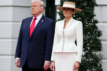 ¿Broma inapropiada? El gesto de Donald Trump con Melania roba atención en lavisita de Carlos III