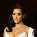 Kim Kardashian pausa su camino para convertirse en abogada y pospone su preparación hasta 2027