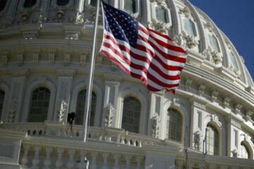 Cámara Representantes EEUU aprueba una medida contra la guerra en Irán
