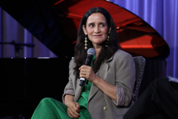 Julieta Venegas niega haber cobrado por “La Niña Futbolista” y aclara la polémica
