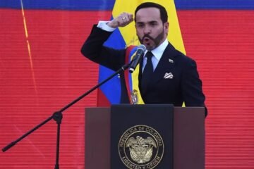 Abelardo de la Espriella asume como presidente de Colombia con su promesa de «mano dura»