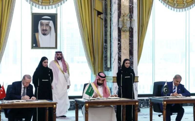 Arabia Saudita, Pakistán y Turquía firman un pacto de defensa en medio de la tensión con Irán