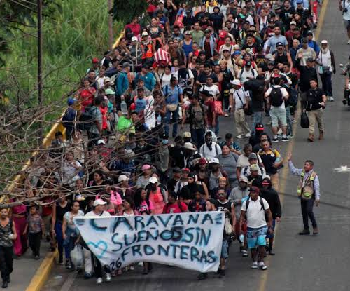 Unos 800 migrantes salen en caravana desde el sur de México hacia la capital