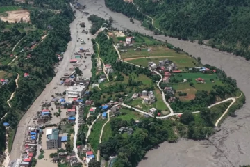 Las autoridades de Nepal elevan a 359 los fallecidos por la masiva riada