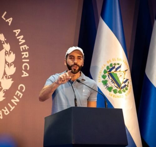 Bukele destaca resultados de programa piloto de educación con inteligencia artificial