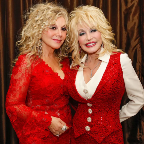Dolly Parton mantuvo en secreto que tenía su cáncer: su hermana revela el motivo