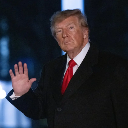 Trump cree que los migrantes han «tomado» Francia y recomienda al país cerrar fronteras