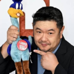 Muere Eric Bauza, la voz de Bugs Bunny y el Pato Lucas, a los 46 años